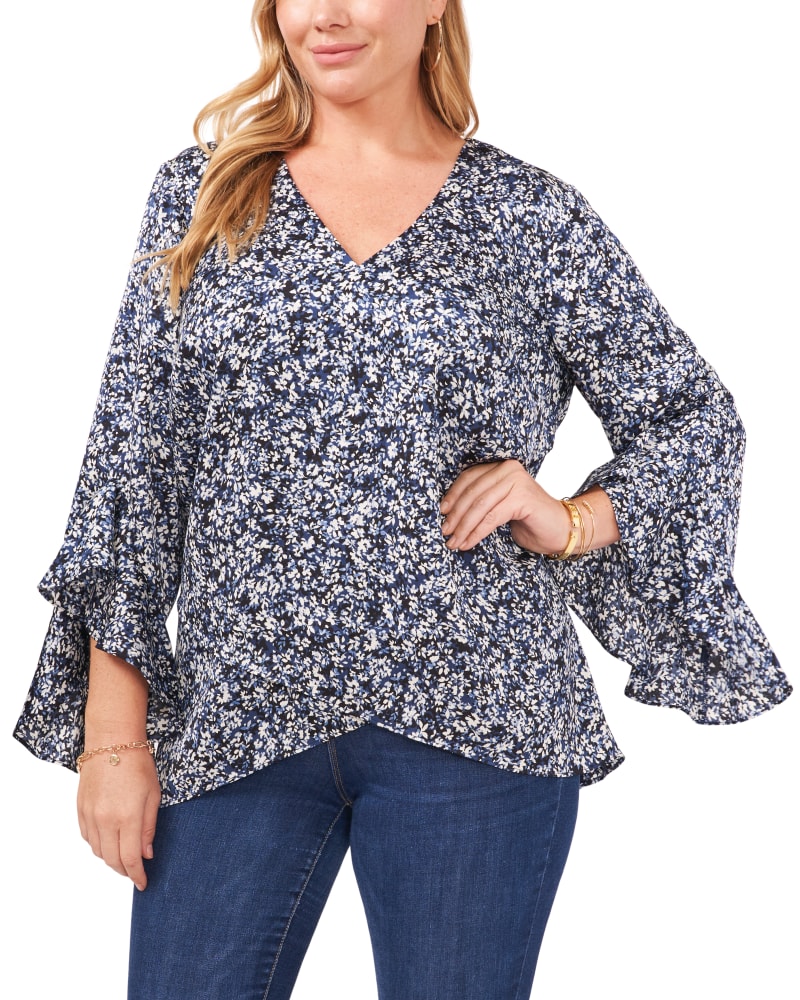 Front of a model wearing a size 1X Skylar Flutter Sleeve Tunic in VINTAGE BLUE by Vince Camuto. | dia_product_style_image_id:261786